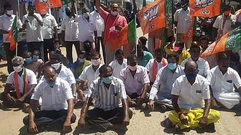 ஓடை கடைகளை அகற்ற வலியுறுத்தி கோவில்பட்டியில் பாரதிய ஜனதா திடீர் மறியல்