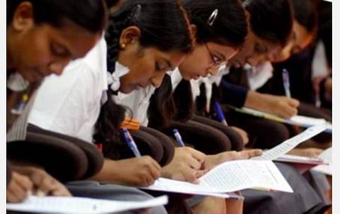 பிளஸ் 1 மாணவர் சேர்க்கையில் இடஒதுக்கீடு பின்பற்றப்பட வேண்டும்: பள்ளிக்கல்வித் துறை உத்தரவு