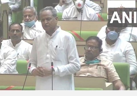 சட்டப்பேரவையில் முதல்வர் அசோக் கெலாட் பேசிய காட்சி : படம் ஏஎன்ஐ