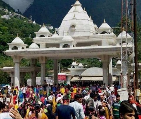 வைஷ்ணோ தேவி கோயிலின் பிரதான நுழைவாயில்.