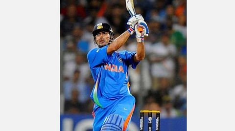 என் உயிர் பிரிய சில நிமிடங்களே இருந்தாலும் உன்னுடைய அந்த கடைசி வெற்றி சிக்சரைப் பார்த்த பிறகே பிரியும்: தோனியிடம் கூறியதாக கவாஸ்கர் ருசிகரம்