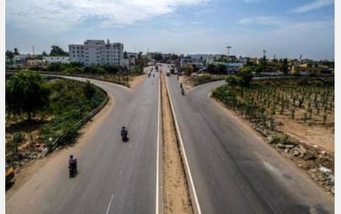 தளர்வில்லாத முழு ஊரடங்கால் வீடுகளில் முடங்கிய மக்கள்: தமிழகம் முழுவதும் கடைகள் அடைப்பு