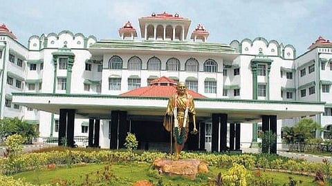 சிபிஐ சம்பந்தமான வழக்குகளில் மாவட்ட நீதிமன்றத்தில் எப்படி ஜாமீன் கோர இயலும்; அதை மாவட்ட நீதிமன்றம் அனுமதித்தது ஏன்?- உயர் நீதிமன்ற மதுரைக் கிளை கேள்வி