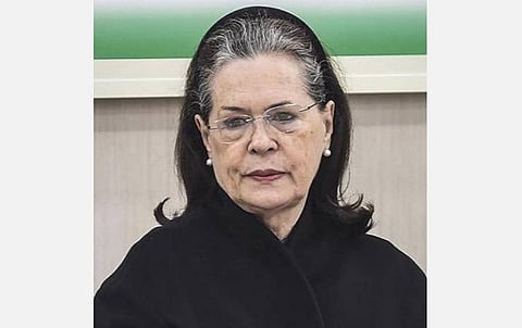 கட்சித் தலைமையை மாற்றக் கோரி 100 காங்கிரஸ் நிர்வாகிகள் சோனியாவுக்கு கடிதம்: சஸ்பெண்ட் செய்யப்பட்ட சஞ்சய் ஜா தகவல்