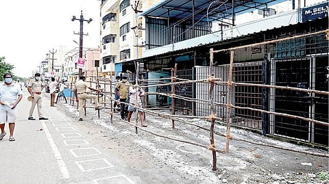 சென்னையில் 5 மாதங்களுக்குப் பிறகு டாஸ்மாக் கடைகள் திறப்பு; பல கடைகளில் எதிர்பார்த்த கூட்டம் இல்லை