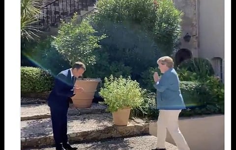 கரோனா; கை கூப்பி வணக்கம் தெரிவித்த வரவேற்றுக் கொண்ட தலைவர்கள்: வைரலான வீடியோ