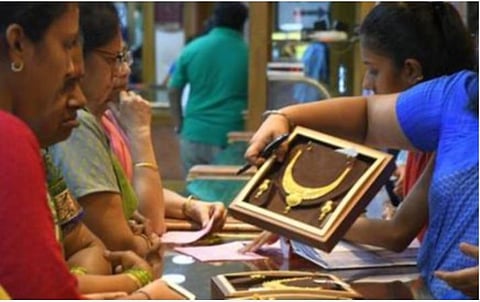 திருமண சீசன் தொடங்கியதால் 5 மாதங்களுக்கு பிறகு மீண்டும் நகைக் கடைகளில் கூட்டம்