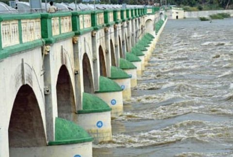 நிதி நிலையைக் காரணம் காட்டி தடுப்பணை, கதவணை கட்டும் பணிகளை நிறுத்தக்கூடாது: திமுக தலைமைச் செயற்குழு உறுப்பினர் வேண்டுகோள்