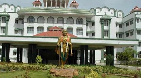 கருணை வேலை: உயர் நீதிமன்றம் புது உத்தரவு