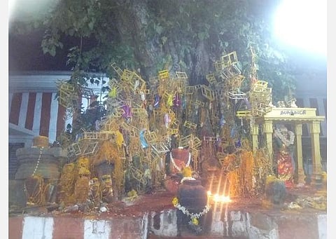 ராகு - கேது பெயர்ச்சி; பரிகாரம் செய்யவேண்டிய ராசிக்காரர்கள்! 1ம் தேதி புற்றுக்கு பால் வார்த்து வழிபாடு!