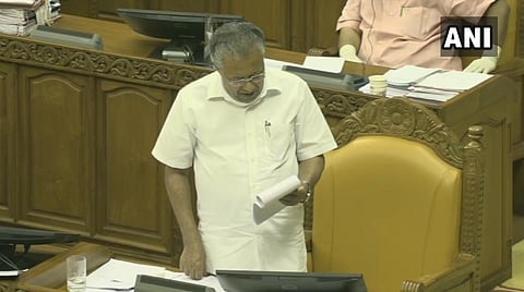 நம்பிக்கையில்லாத் தீர்மானத்தின்போது நடந்த விவாதத்தில் முதல்வர் பினராயி விஜயன் பேசிய காட்சி: கோப்புப் படம்.