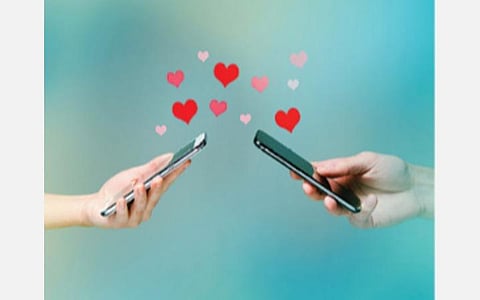 காதலிப்பதை சமூக ஊடகத்தில் வெளிப்படுத்தலாமா?