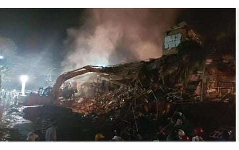 மகாராஷ்டிராவில் இடிந்து விழுந்த கட்டிடம்.