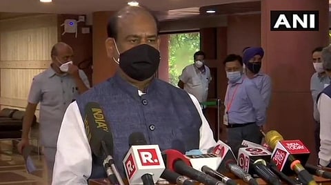 டெல்லியில் ஊடகங்களுக்குப் பேட்டி அளித்த மக்களவைத் தலைவர் ஓம் பிர்லா | படம்: ஏஎன்ஐ