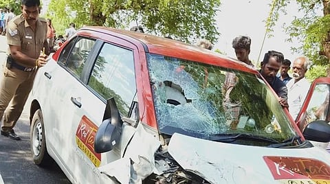 விபத்துக்குள்ளான கார்