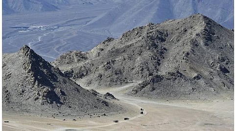 பாங்காங் ஏரிப் பகுதியில் சீன வீரர்களின் ஊடுருவல் முறியடிப்பு; லடாக் எல்லையில் மீண்டும் போர் பதற்றம்: பிரதமர் நரேந்திர மோடி அவசர ஆலோசனை