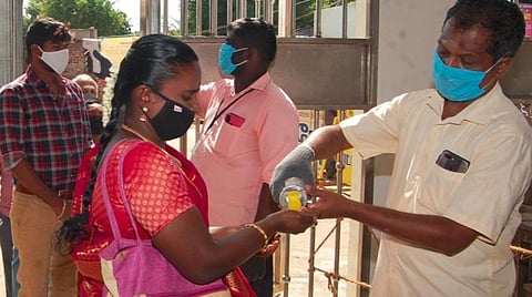 பக்தர்களுக்கு பலத்த கட்டுப்பாடுகளுடன் கோவில்பட்டி செண்பகவல்லி அம்பாள் கோயிலில் தரிசனம்