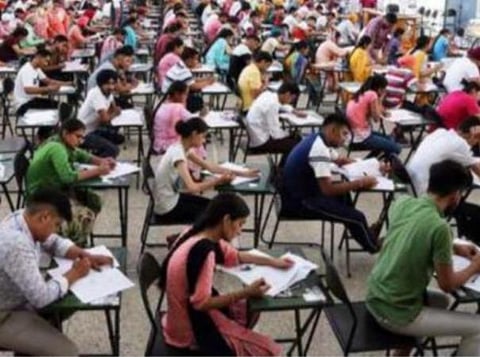 செப்.15-ம் தேதிக்குப் பிறகு பல்கலைக்கழக இறுதிப் பருவத் தேர்வு; மாணவர்கள் நேரில் வந்து எழுதத் தயாராக இருக்கவும்: அமைச்சர் கே.பி.அன்பழகன் அறிவிப்பு