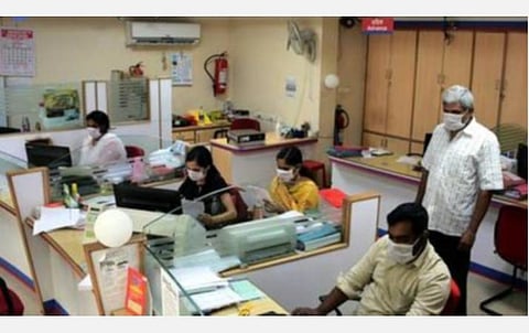 பேருந்து போக்குவரத்து தொடங்கப்பட்டதால் 100% ஊழியர்களுடன் வங்கி இயங்கும்