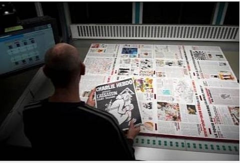 சர்ச்சைக்குரிய கேலிச் சித்திரங்களை மீண்டும் வெளியிட்ட சார்லி ஹெப்டோ பத்திரிகை: கண்டனம் தெரிவிக்க பிரானஸ் அதிபர் மறுப்பு