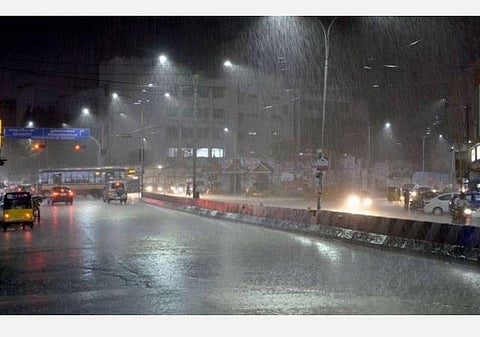 வளிமண்டல மேலடுக்குச் சுழற்சி; அடுத்த 2 நாளில் 11 மாவட்டங்களில் கனமழை வாய்ப்பு: வானிலை ஆய்வு மையம் தகவல்