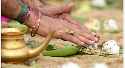 முன்னோர்கள்; இறந்துவிட்ட நமக்கு தெரிந்தவர்கள், நண்பர்கள், ஆசிரியர்கள்; மகாளய பட்சத்தில் யாருக்காகவும் தர்ப்பணம் செய்யலாம்!