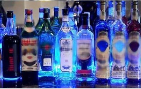 வழிகாட்டு நெறிமுறைகளைப் பின்பற்றி நட்சத்திர ஓட்டல், கிளப்புகளில் மதுக்கூடங்கள் இயங்க அனுமதி