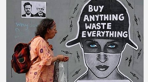 பிரிட்டன்: ருபர்ட் முர்டாக்கிற்குச் சொந்தமான 2 செய்தித்தாள் அச்சகங்களில் மறியல்: சுற்றுச்சூழல் செயல்பாட்டாளர்கள் போராட்டம்