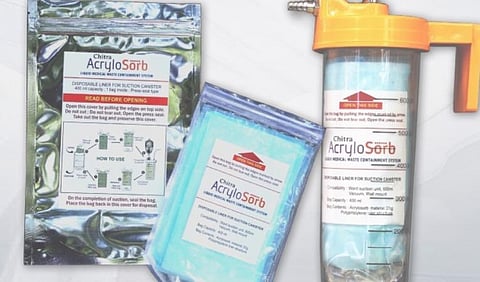 சுகாதாரப் பணியாளர்களை கோவிட் தொற்றில் இருந்து பாதுகாக்கும் குப்பிகள்: சித்திரத் திருநாள் நிறுவனம் கண்டுபிடிப்பு