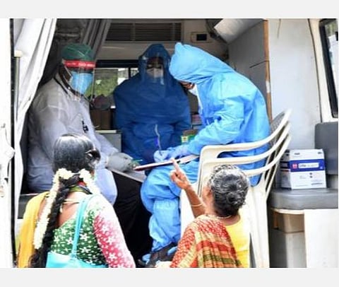 கரோனாவை எப்படி சமாளிப்பார்கள்?- இந்திய மக்கள் தொகையில் 65% கிராமவாசிகள்; பெரும்பாலான அரசு மருத்துவமனைகளோ நகரங்களில்