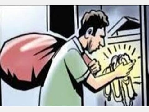 சொந்தக்கடையில் 14 கிலோ தங்கம் திருடிய இளைஞர்: ஆன்லைன் வியாபார நஷ்டத்தால் தவறான முடிவு