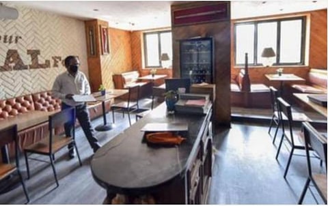 சுற்றுச்சூழல் விதிகளின்கீழ் அனுமதி பெற்று திருமண மண்டபம், ஹோட்டல்கள் இயங்க வேண்டும்: மாசுக் கட்டுப்பாட்டு வாரியம் உத்தரவு