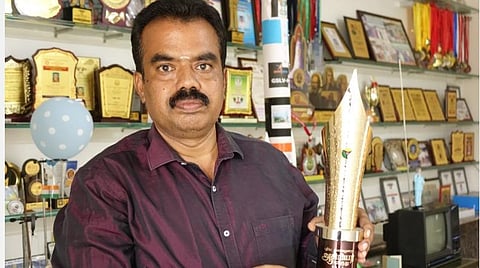 404 இளம் விஞ்ஞானிகள், உலக சாதனை, வீதிதோறும் விஞ்ஞானக்கூடம்: கரூர் அரசுப்பள்ளி ஆசிரியர் தனபாலின் நீளும் சாதனைகள்