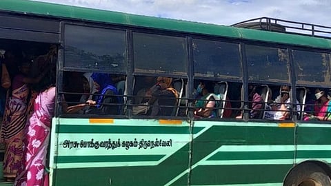 தென்காசி- திருநெல்வேலி வழித்தடத்தில் அலைமோதும் பயணிகள் கூட்டம்: பேருந்துகளை முழு அளவில் இயக்க கோரிக்கை