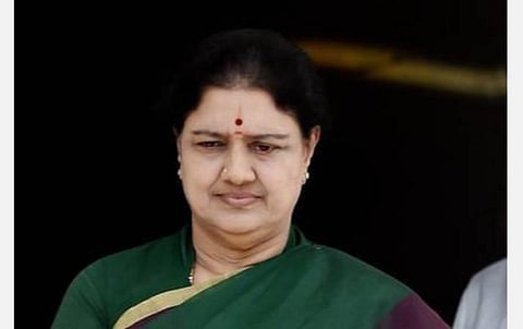 சசிகலா வந்ததும் கட்சி ஒப்படைப்பது பற்றி முடிவு: அமைச்சர்