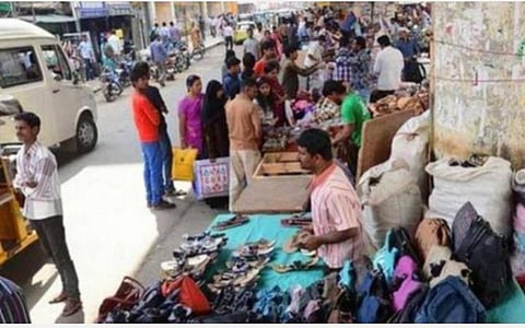 சாலையோர வியாபாரிகளுடன் பிரதமர் மோடி நாளை காணொலி மூலம் உரையாடல்