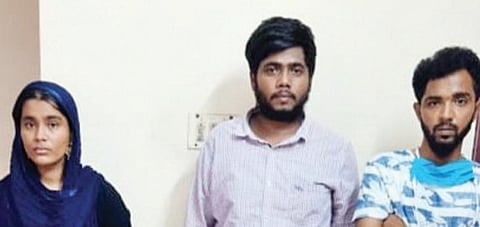 கைது செய்யப்பட்ட ரகமத் நிஷா உள்ளிட்டோர்.