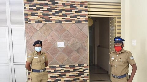 கோவை பவிழம் வீதியில் என்.ஐ.ஏ அதிகாரிகள் சோதனை மேற்கொண்ட நந்தகுமாரின் வீடு. படம்: ஜெ.மனோகரன்.