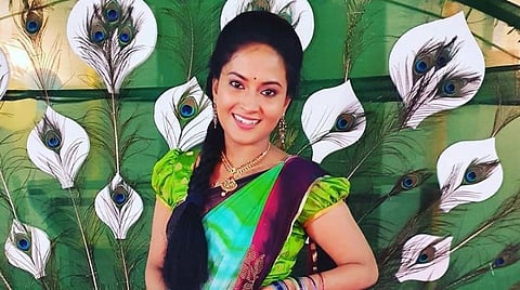 டிக் டாக்கில் சந்தித்த நபர் துன்புறுத்தல்: தெலுங்கு சின்னத்திரை நடிகை தற்கொலை