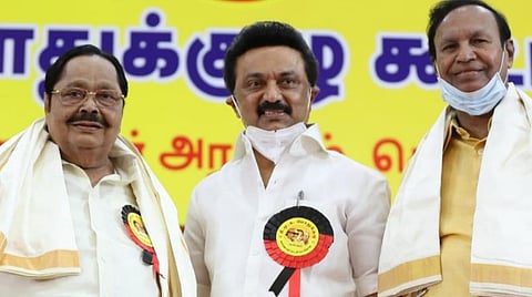 துரைமுருகன் - டி.ஆர்.பாலுவுடன் மு.க.ஸ்டாலின்.