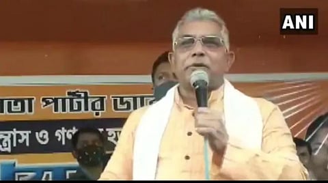 பாஜக மாநிலத் தலைவர் திலீப் கோஷ் தொண்டர்கள் மத்தியில் பேசிய காட்சி : ப டம் ஏஎன்ஐ