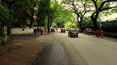 கரோனாவிலிருந்து குணமடைந்த சிறுவனை பாதி வழியில் இறக்கிவிட்டுச் சென்ற தனியார் வாகன ஓட்டுநர்