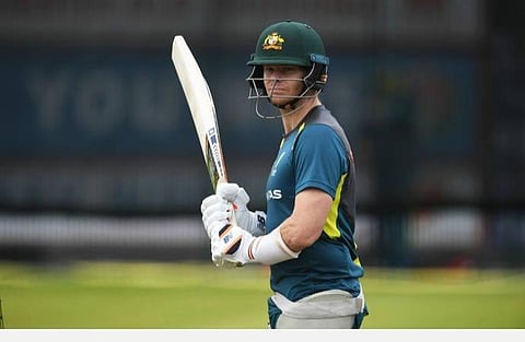 பயிற்சி உதவியாளர் த்ரோவினால் தலையில் அடிபட்ட ஸ்டீவ் ஸ்மித்: 2-வது ‘மூளை அதிர்ச்சி’ சோதனை