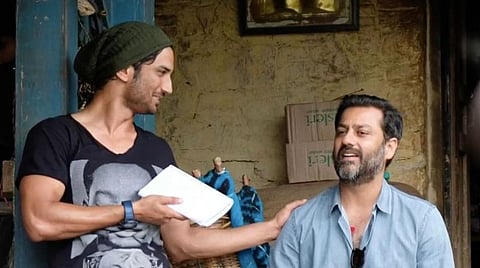 உன்னுடைய ரசிகர்களால் எவ்வளவு நேசிக்கப்படுகிறாய் என்பதை நீ பார்த்திருக்க வேண்டும் சுஷாந்த் - அபிஷேக் கபூர் உருக்கமான பதிவு