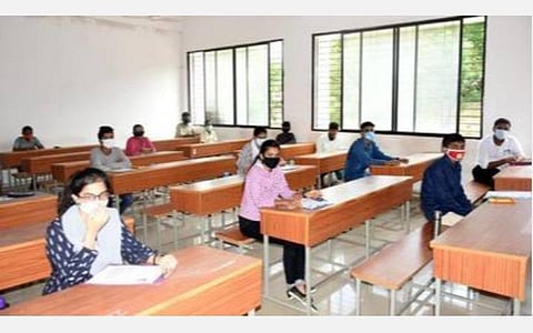 இறுதியாண்டு மாணவர்களுக்கு பருவத் தேர்வு நடத்த தயார்: தேர்வு அட்டவணையை எதிர்பார்க்கும் அரசு கல்லூரிகள்