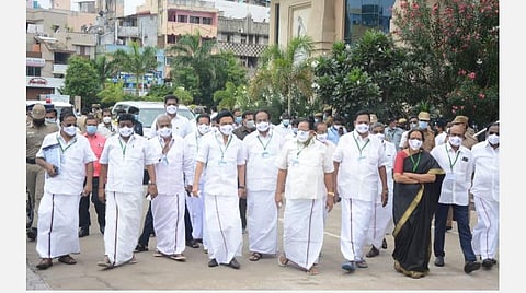 சட்டப்பேரவைக் கூட்டம் தொடங்கியது: நீட் எதிர்ப்பு வாசக முகக்கவசத்துடன் திமுக உறுப்பினர்கள் பங்கேற்பு