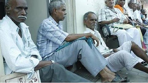 அரசு போக்குவரத்து கழகத்தில் 6220 ஓய்வூதியர்களுக்கு பணப்பலன்கள் தாமதம்: பேரவையில் குரல் கொடுக்க மு.க.ஸ்டாலினுக்கு பணியாளர் சம்மேளனம் கடிதம்