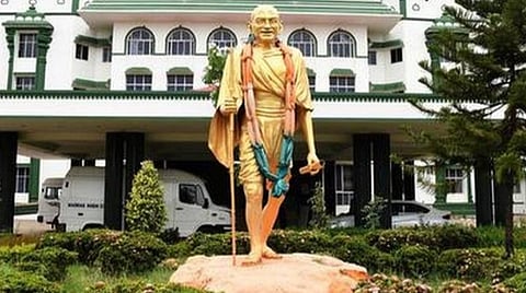 கரோனா கால நிவாரண நிதி கேட்டு தனியார் ஓட்டுனர், நடத்துனர்கள் வழக்கு: திருச்சி ஆட்சியர் பதிலளிக்க உயர் நீதிமன்றம் உத்தரவு