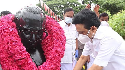 அண்ணா சிலைக்கு ஸ்டாலின் மரியாதை