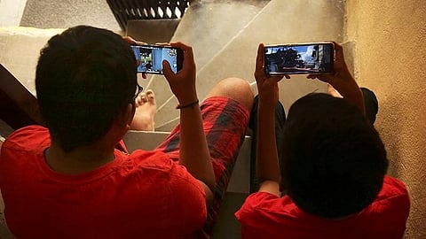 ஆன்லைன் விளையாட்டுகள் குழந்தைகளையும் சீரழிக்கின்றன: உயர் நீதிமன்றம் வேதனை